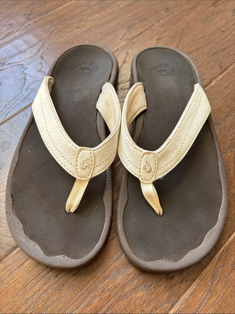 OluKai Women's white leather Strap Brown Footbed Flip Flops
